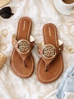 Liz Claiborne Resort Leather Thong Sandals Gold Medallion Designer Style Size 6
